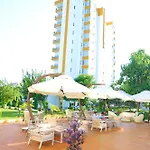 Lara Garden 酒店