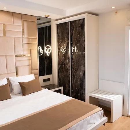 Hotel Lara Garden 4*