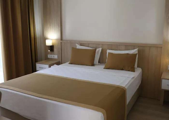 Hotel Lara Garden 4*