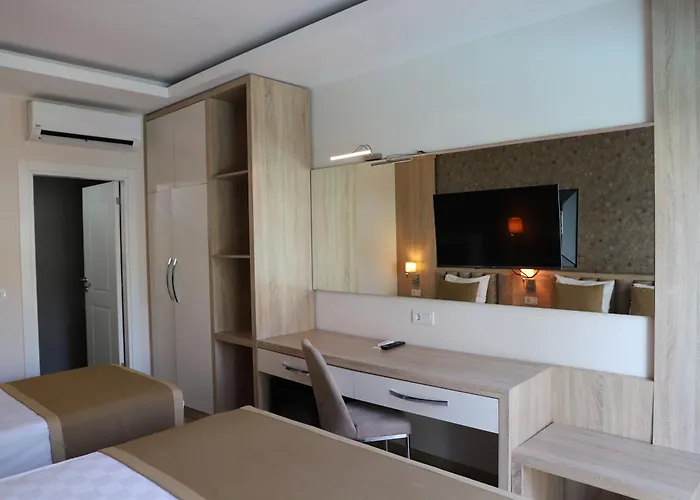Hotel Lara Garden 4*